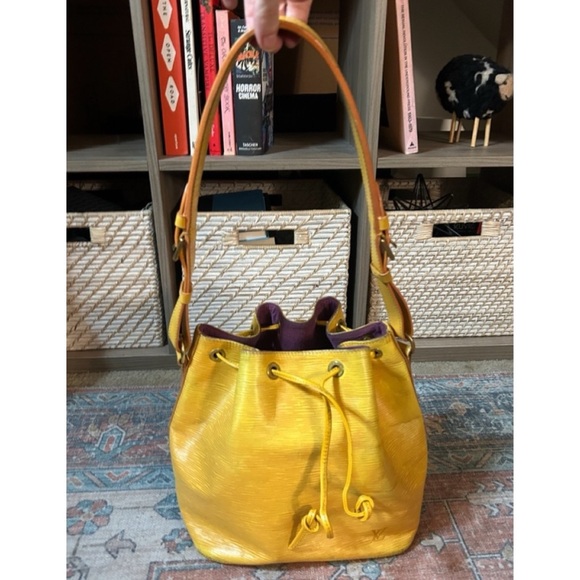 LOUIS VUITTON Noe GM Vintage Drawstring Bucket Bag Yellow Epi Leather - Picture 4 of 16